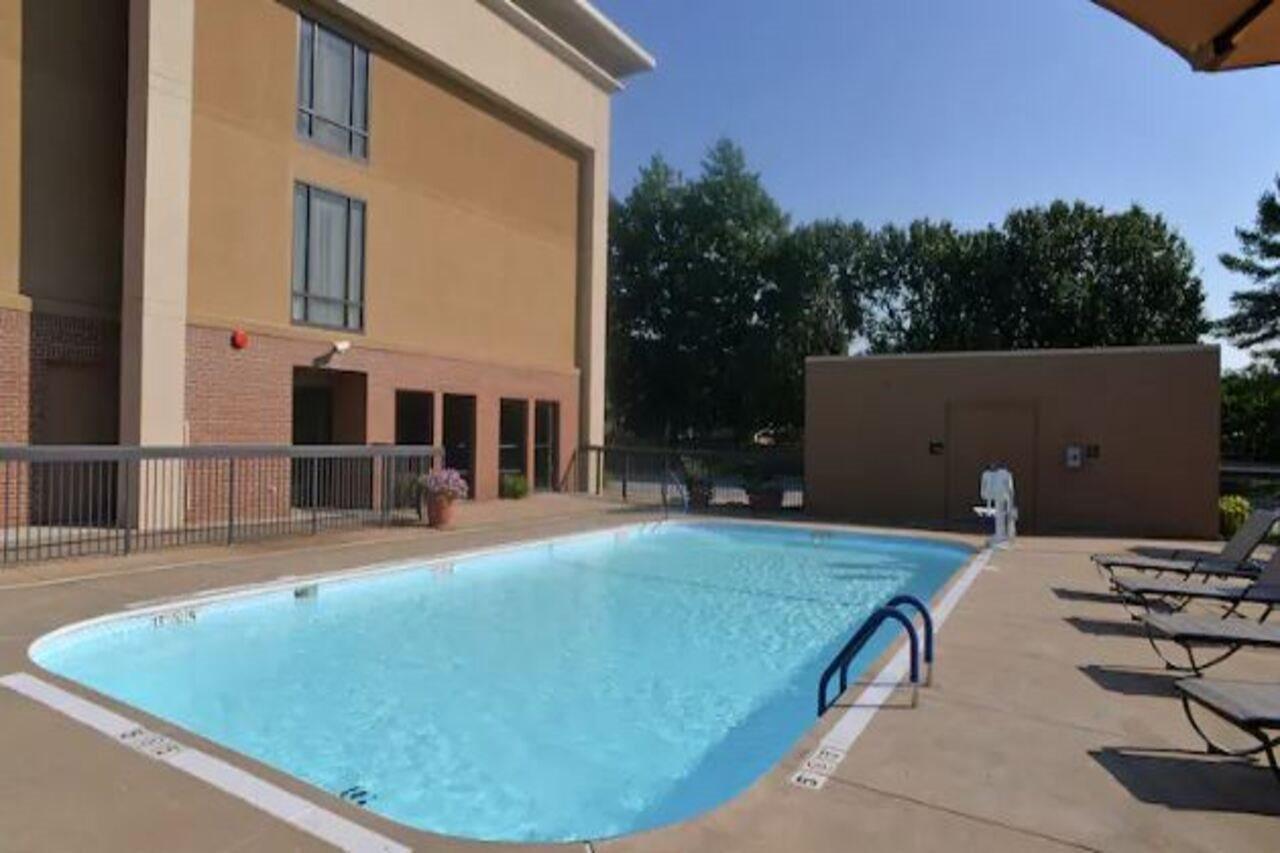 Hampton Inn Springfield-South Экстерьер фото